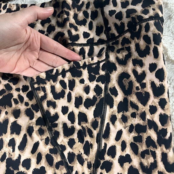 Victoria’s Secret Performance Yoga Pants & Sports Bra 2pc Outfit Set NWT - Picture 4 of 6